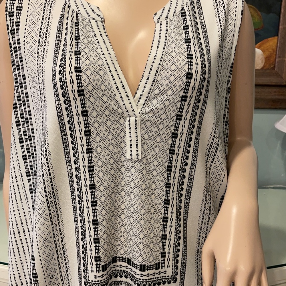 🌺 Carolina Belle Sleeveless Pullover Top